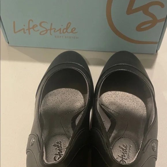 Life Stride Black Comfort Shoes - Picture 10 of 11